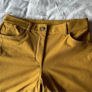 Lululemon City Sleek 5 Pocket 7/8 Pant
Spiced Bronze Size 8. Mustard.